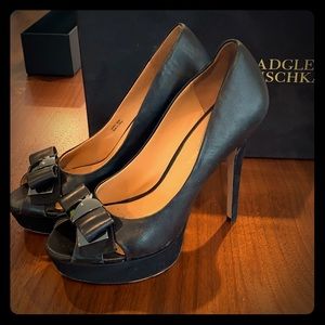 Badgley Mischka black platform heels size 9